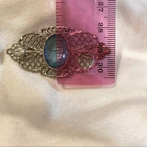 VINTAGE UNSIGNED 1928 Co. FILIGREE BROOCH - Picture 2 of 5